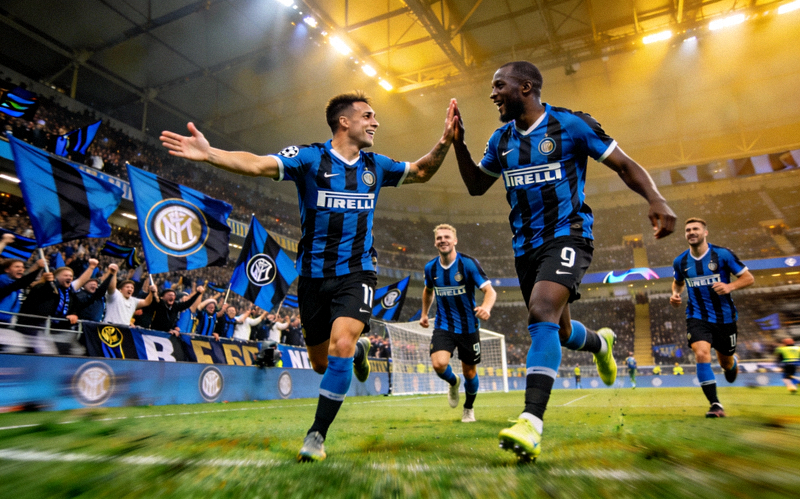 意甲联赛足球比赛 - 国际米兰球员庆祝进球